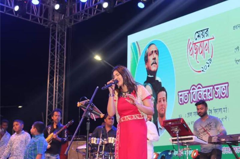 ভোলায় মঞ্চ মাতালেন দুই বাংলার শিল্পী