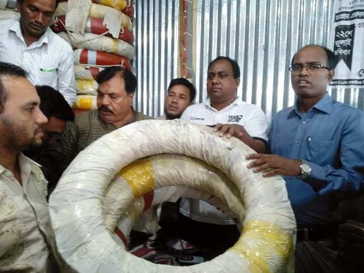 চরফ্যাসনে ১৯০ জেলেদের মাঝে লাইফ বয়া বিতরণ