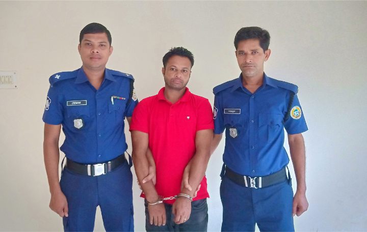 তজুমদ্দিনে ইয়াবাসহ বিক্রেতা আটক