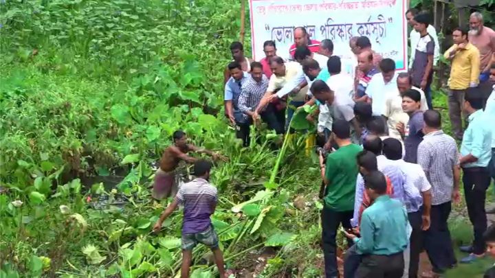 ডেঙ্গু প্রতিরোধে ভোলা খালে পরিস্কার পরিচ্ছন্নতা শুরু