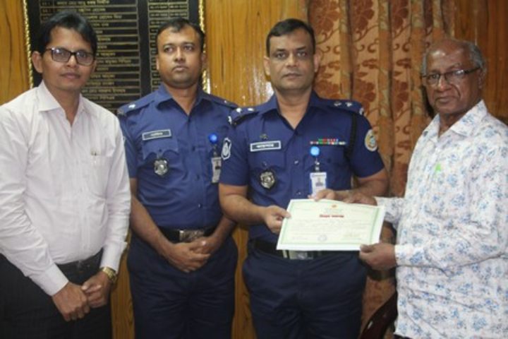 ভোলায় নব উত্তরণ সমিতিকে নিবন্ধন সনদ প্রদান