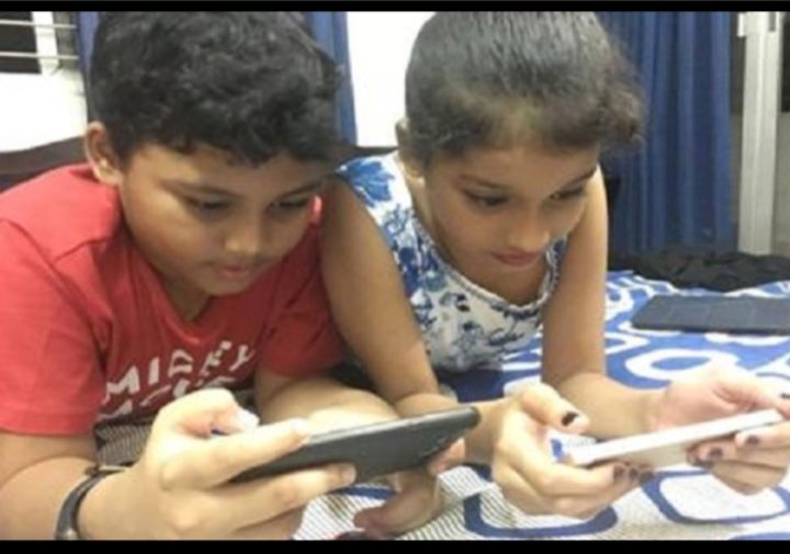 চরফ্যাশনে বৃদ্ধি পাচ্ছে মোবাইল ফোন আসক্ত শিশুদের সংখ্যা