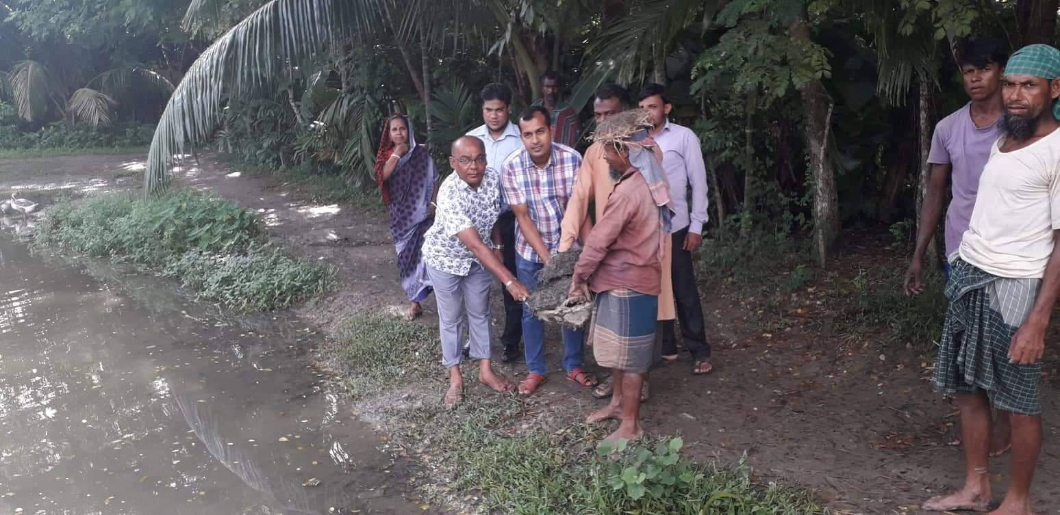 বাংলার কণ্ঠে সংবাদ প্রকাশের পর মনপুরায় সেই স্কুলের মাঠ ভরাটের কাজ শুরু