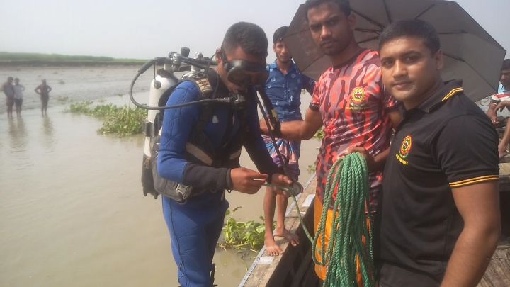 দৌলতখানে নদীতে পড়ে শিশু নিখোঁজ