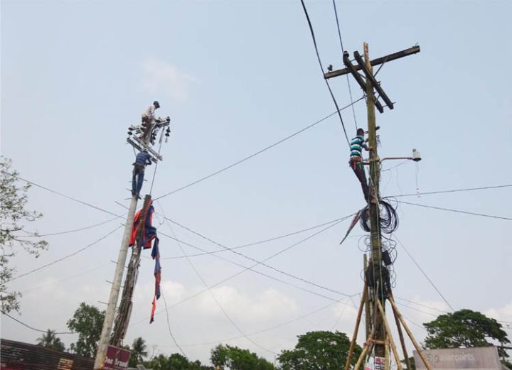 ভোলার দক্ষিণ রাজাপুর গ্রামে ৫ দিন ধরে বিদ্যুৎ বিহীন