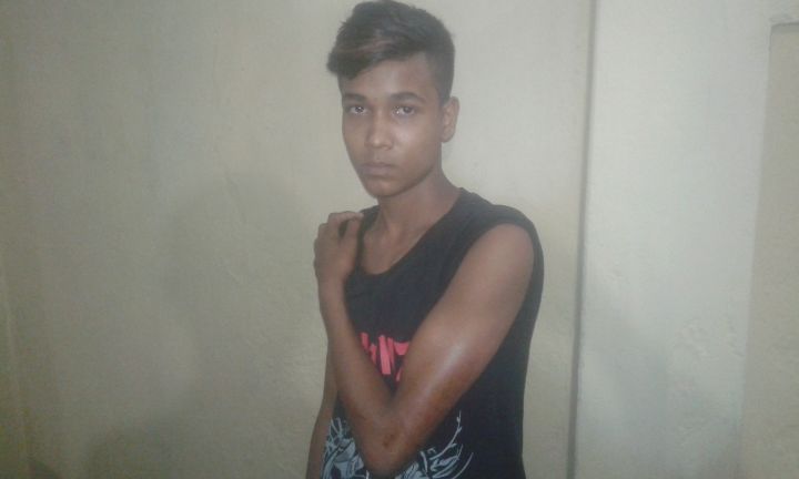 ভোলার ব্যাংকের হাটে অন্য দোকানে চাকুরি নেওয়ায়  কর্মচারীকে নির্যাতন