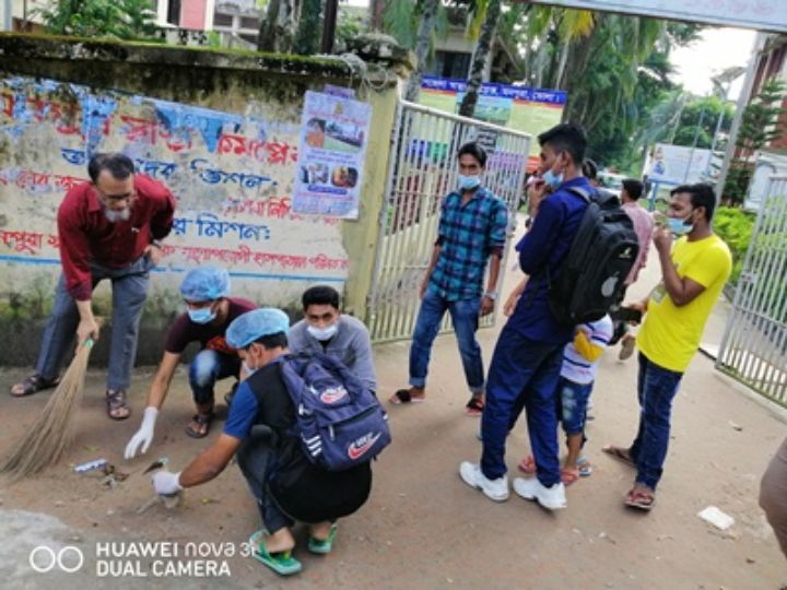মনপুরা হাসপাতাল পরিষ্কার করলো তরুণরা!