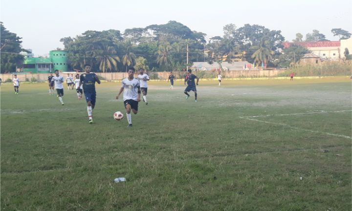 ভোলায় টুটুল স্মৃতি ফুটবল লীগের সপ্তম ম্যাচে অগ্নীবিনা ক্লাব জয়ী