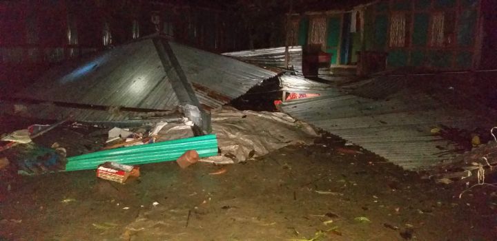 চরফ্যাসন ও লালমোহনে ঘূর্ণিঝড়ে ১৫ ঘর বিধ্বস্ত  আহত-১০,আশ্রয় কেন্দ্রে খাদ্য বিতরন