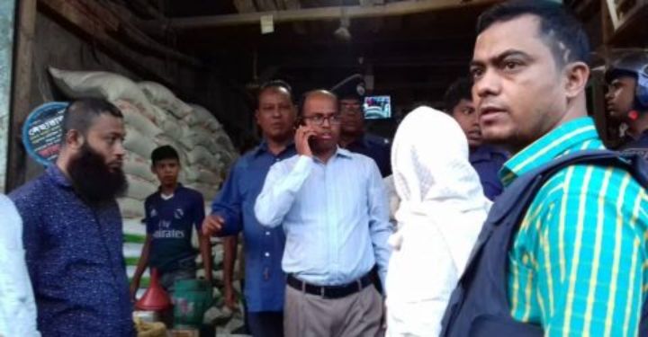 চরফ্যাসনে লবণের মূল্য বেশি রাখায় ৩ ব্যবসায়ীর জরিমানা
