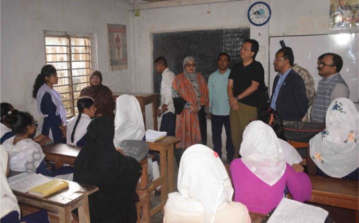 ভোলায় স্কুল ও ওয়াস জোন পরিদর্শন করলেন ইউনিসেফ কর্মকর্তা