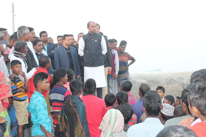 ভোলা সদর উপজেলা চেয়ারম্যানের ইলিশা সোনাডগী খাল পরিদর্শন
