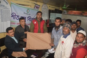 ভোলায় রেড ক্রিসেন্টের উদ্যেগে শীতবস্ত্র বিতরণ