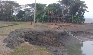 চরফ্যাসনে ড্রেজার দিয়ে ফসলী জমি খননের অভিযোগ
