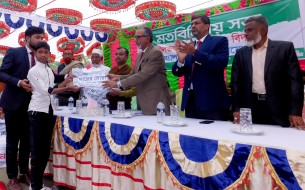 দৌলতখানে বিনামূল্যে স্কুল  ড্রেস পেল শতাধিক শিক্ষার্থী