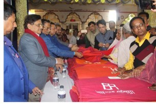 ভোলায় মদনমোহন মন্দিরের দরিদ্রদের মাঝে কম্বল বিতরণ