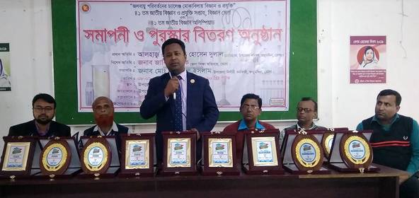 তজুমদ্দিনে বিজ্ঞান ও প্রযুক্তি মেলায় বিজয়ীদের মাঝে পুরস্কার বিতরণ
