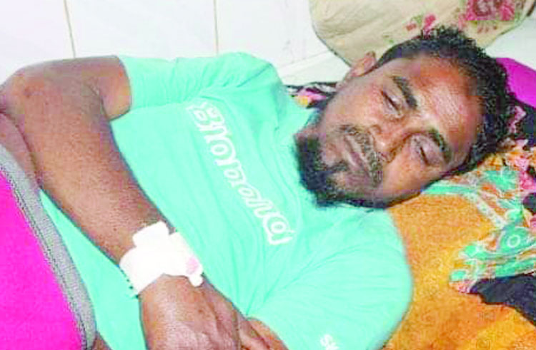 ভোলায় ব্যবসায়ীর চোখে  মরিচ দিয়ে নির্যাতন