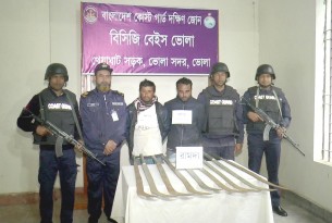 ভোলায় ডাকাতির প্রস্তুতিকালে অস্ত্রসহ ২ জলদস্যু গ্রেফতার