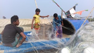 চরফ্যাশন বেড়েই চলেছে শিশু জেলেদের সংখ্যা