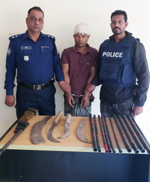 তজুমদ্দিনে জলদস্যুর আস্তানা থেকে অস্ত্র উদ্ধার