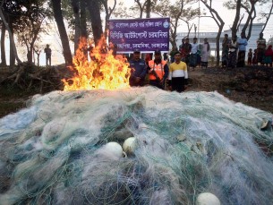 চরফ্যাশনে ৩ লাখ ২ হাজার মিটার কারেন্ট জাল জব্দ