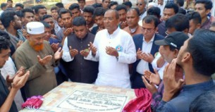 বোরহানউদ্দিনে নতুন শহীদ মিনার নির্মাণের ভিত্তি প্রস্তর স্থাপন