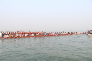 ভোলার ইলিশার মেঘনায়  জেলেদের নৌকা বাইচ