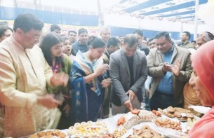 ভোলায় আনন্দঘন পরিবেশে  শীতকালীন পিঠা উৎসব