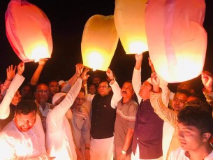 লালমোহনে ফানুস উড়িয়ে মুজিববর্ষ উদযাপন