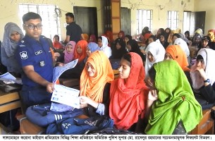 লালমোহনে করোনা ভাইরাস প্রতিরোধে লিফলেট বিতরণ