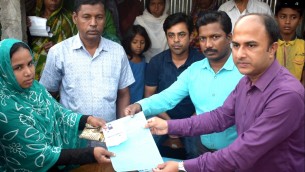 লালমোহনে মুজিববর্ষে ৩০ পরিবার পেলো নতুন ঘর