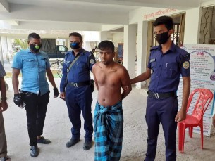 ভোলার ইলিশায় আলোচিত চোর শামসুদ্দিনকে গণধোলাই দিয়ে পুলিশে সোর্পদ
