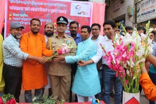 ভোলায় সহস্র মানুষের মাঝে  গোলাপফুল বিতরণ