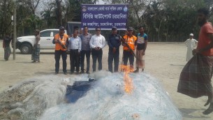 চরফ্যাশনে ৫ জেলের কারাদণ্ড কারেন্ট জালে অগ্নিসংযোগ