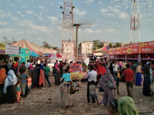 ভোলায় ছুটির দিনে  শিল্প  ও বাণিজ্য মেলায়  ক্রেতাদের উপচে পড়া ভিড়
