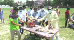 ভোলায় ক্রীড়া সংস্থার পক্ষ থেকে খেলোয়াড়দের মাঝে খাদ্য সামগ্রী বিতরণ