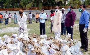 বোরহানউদ্দিন পৌরসভায় এক হাজার পরিবারের মাঝে খাদ্যসামগ্রী বিতরণ