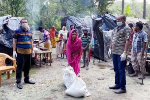বোরহানউদ্দিনে এমপি, মেয়র ও ইউএন’র খাদ্যসামগ্রী বিতরণ