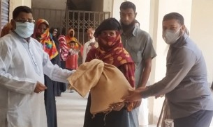 বোরহানউদ্দিনের পক্ষীয়া ইউনিয়ন পরিষদের ত্রাণ বিতরণ