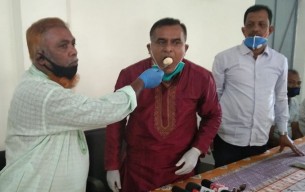 বঙ্গবন্ধুর খুনি মাজেদের ফাঁসিতে দৌলতখানে মিষ্টি বিতরণ