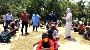 লালমোহনে এমপি শাওনের হাতে বরাদ্ধের চাল পেয়ে হাসি ফুটলো জেলেদের মুখে