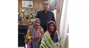 মায়ের মর্যাদায় দিয়ে দুই ভিক্ষুকের দায়ীত্ব নিলেন এমপি মুকুল
