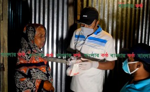 ভোলায় বৃদ্ধার ফোন পেয়ে রাতের আঁধারে  ওষুধ নিয়ে হাজির হলেন ইউএনও
