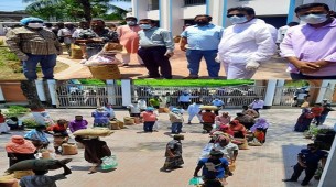 বোরহানউদ্দিন পৌরসভায় ৪ শতাধিক পরিবারে জেলে চাল বিতরণ