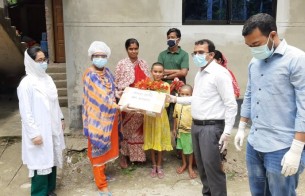 ভোলায় করোনা যুদ্ধ জয় করে মায়ের কোলে ফিরলো শিশু মোহনা