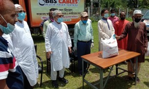 চরফ্যাশনে  বিডিএফএর এর উদ্যোগে  খাদ্য সামগ্রী বিতরণ