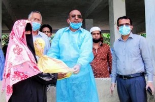 সাড়ে তিন হাজার পরিবারের মাঝে খাদ্যসামগ্রী দিলেন এমপি মুকুল