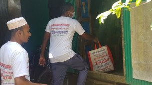চরফ্যাশনে অসহায় কর্মহীন শ্রমজীবীদের মাঝে ত্রাণ সামগ্রী বিতরণ