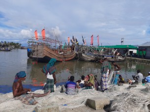 চরফ্যাসনের জেলেরা আবার মাছ ধরতে ফিরছে সমুদ্রে